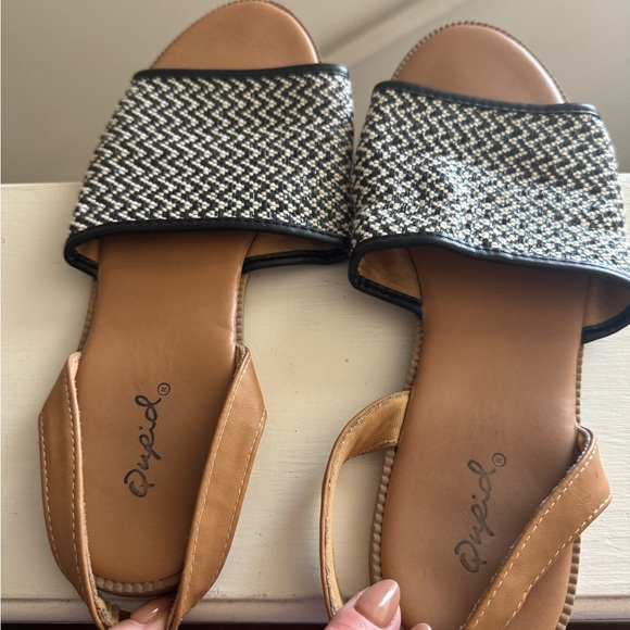 Women's Black and Tan Sandals - Picture 2 of 5